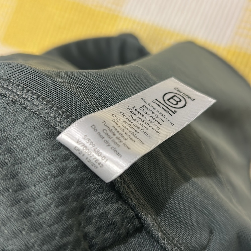 Athleta Quest Jogger in Bali Green size 6 Athleisure Outdoor - Picture 12 of 15